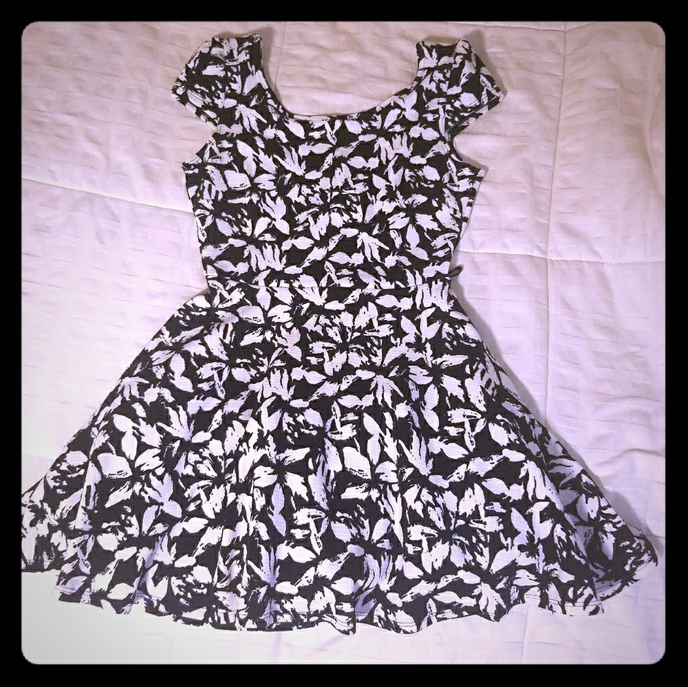 Black and white short dress
